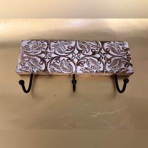 This is a handcrafted mango wood wall-mounted key rack holder.